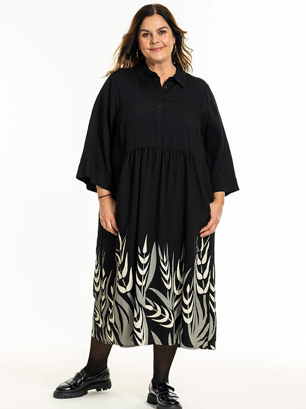 ANN-LOUISE - Plus Size Kjole fra Gozzip