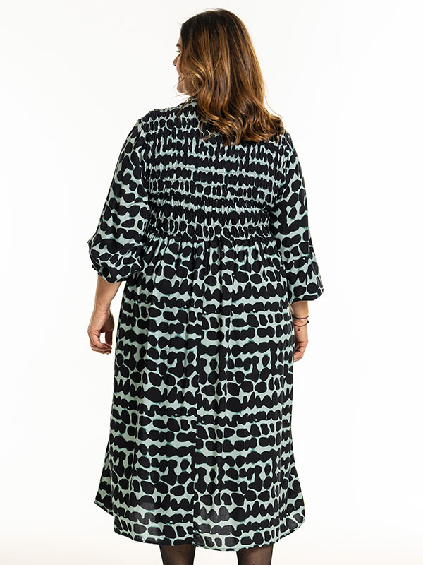 GITT - Plus Size Kjole fra Gozzip