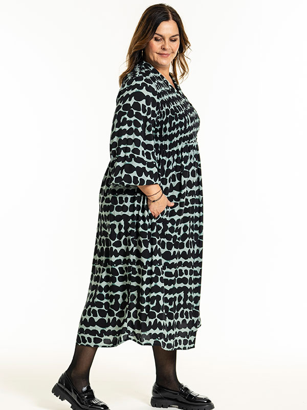 GITT - Plus Size Kjole fra Gozzip