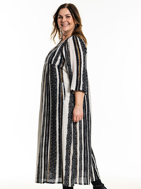 HONG - Plus Size Kjole fra Gozzip