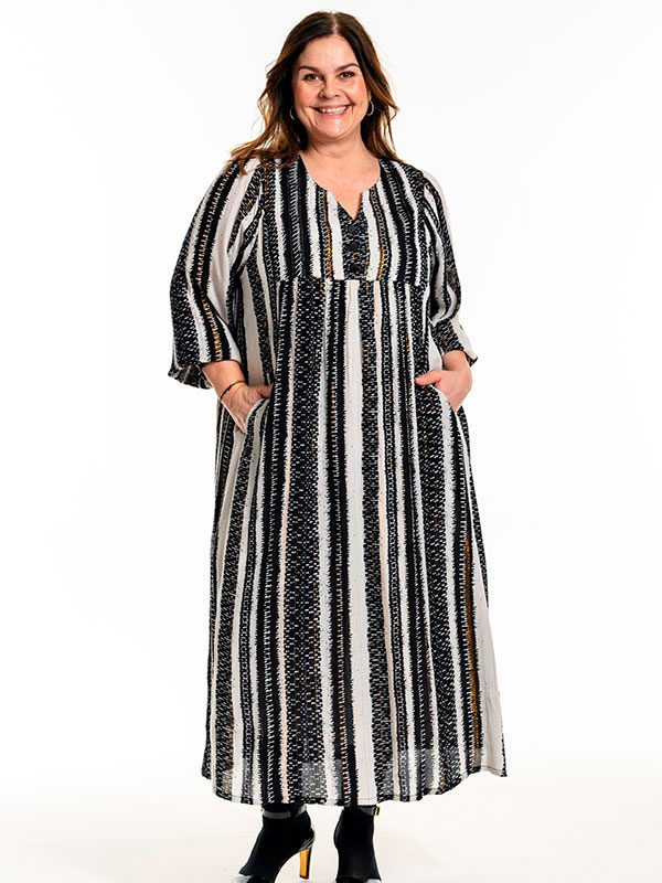 HONG - Plus Size Kjole fra Gozzip