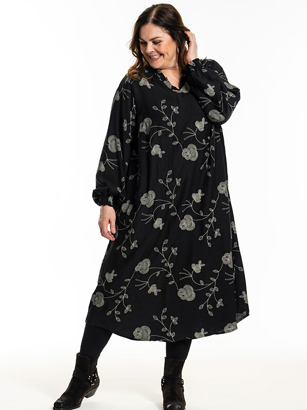 HøRDIS - Plus Size Kjole fra Gozzip