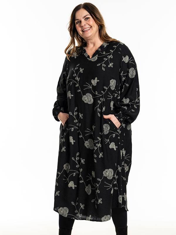 HøRDIS - Plus Size Kjole fra Gozzip