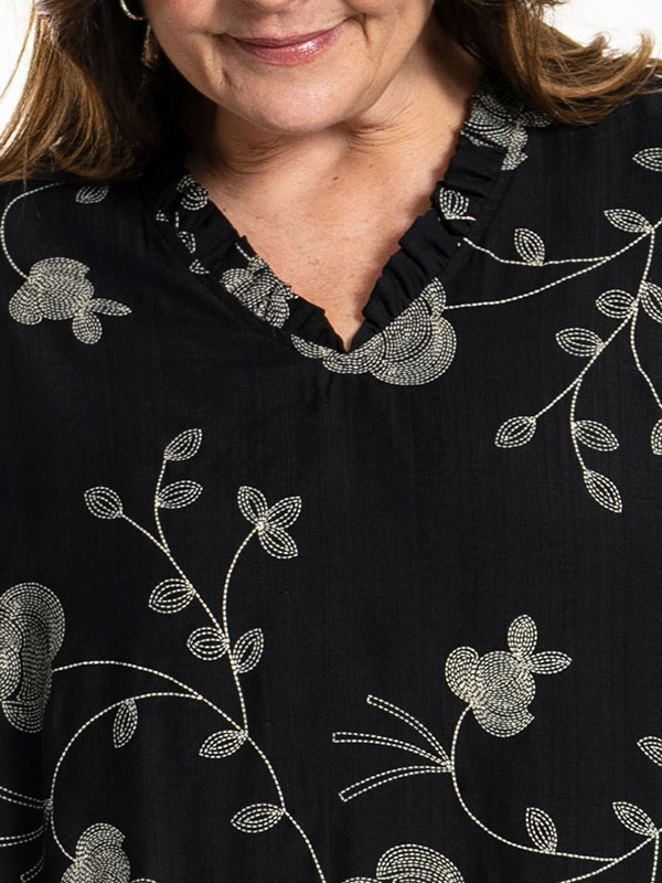 HøRDIS - Plus Size Kjole fra Gozzip