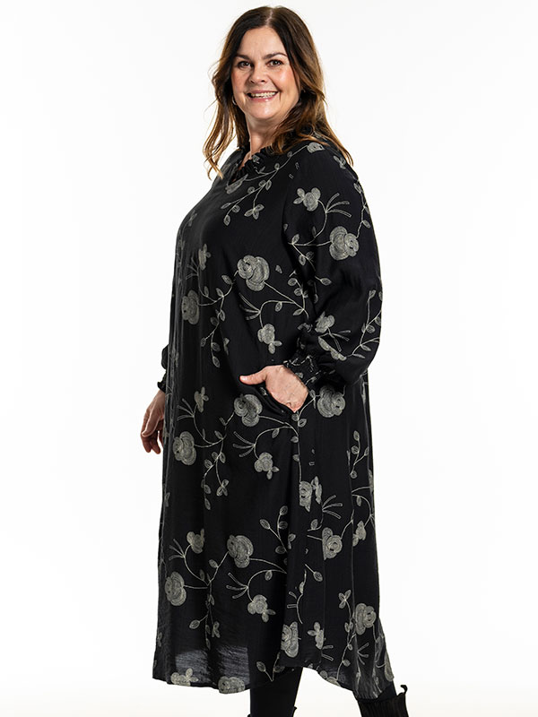 HøRDIS - Plus Size Kjole fra Gozzip