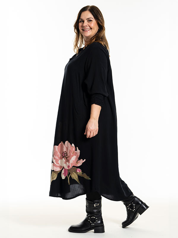 HENNY - Plus Size Kjole fra Gozzip