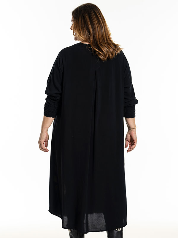 HENNY - Plus Size Kjole fra Gozzip