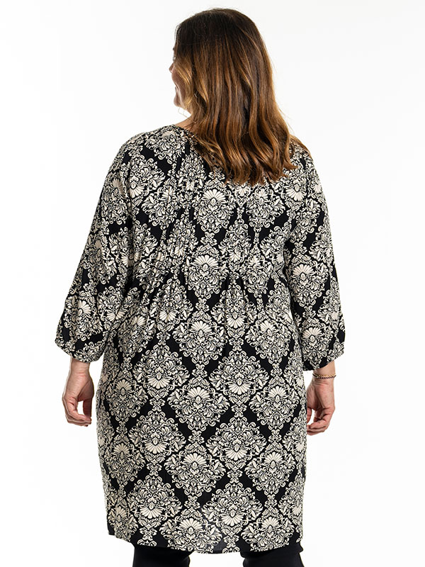 JOHANNE - Plus Size Tunika fra Gozzip