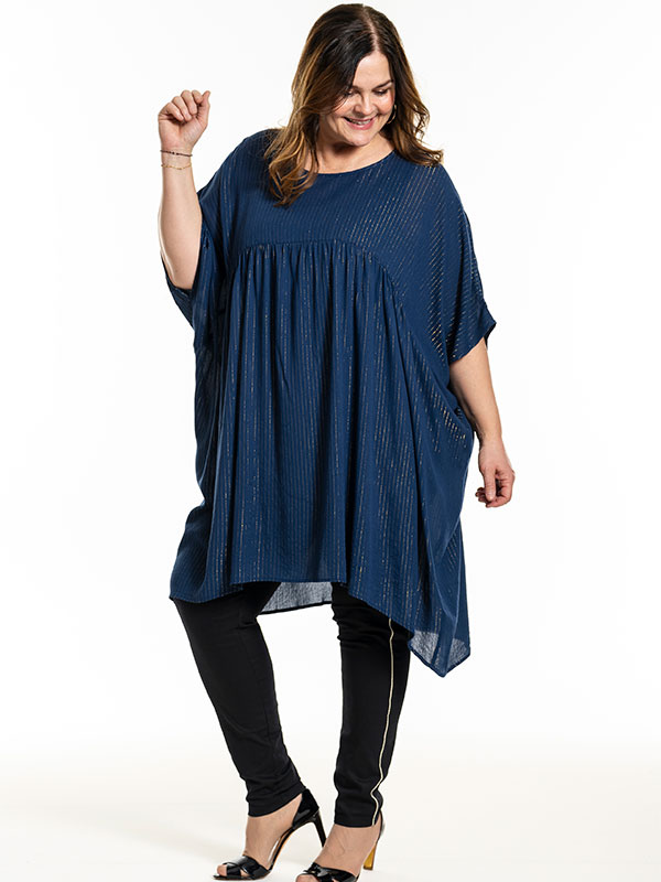 SOFIE - Plus Size Kjole fra Gozzip