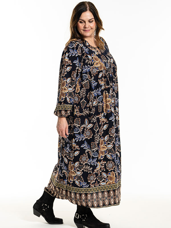 BETINE - Plus Size Kjole fra Gozzip