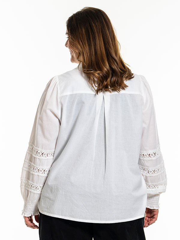 HELIN - Plus Size Skjorte fra Gozzip