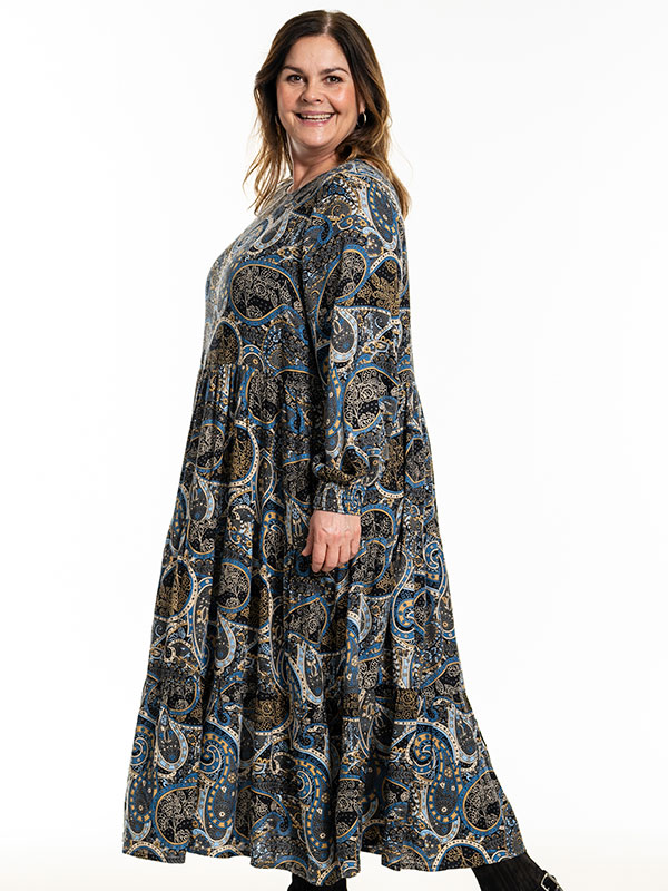 SUSSIE - Plus Size Kjole fra Gozzip
