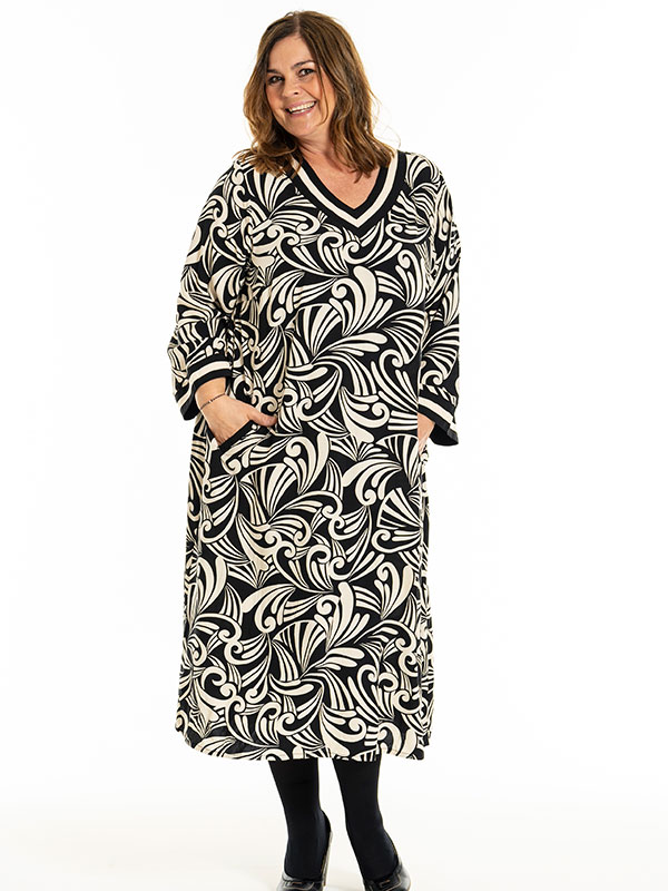 IDA - Plus Size Kjole fra Gozzip