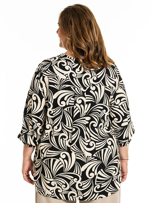 GHITA - Plus Size Bluse fra Gozzip