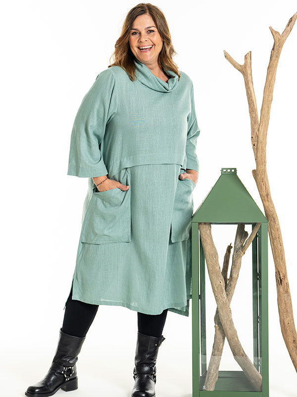HEDDI - Plus Size Kjole fra Gozzip