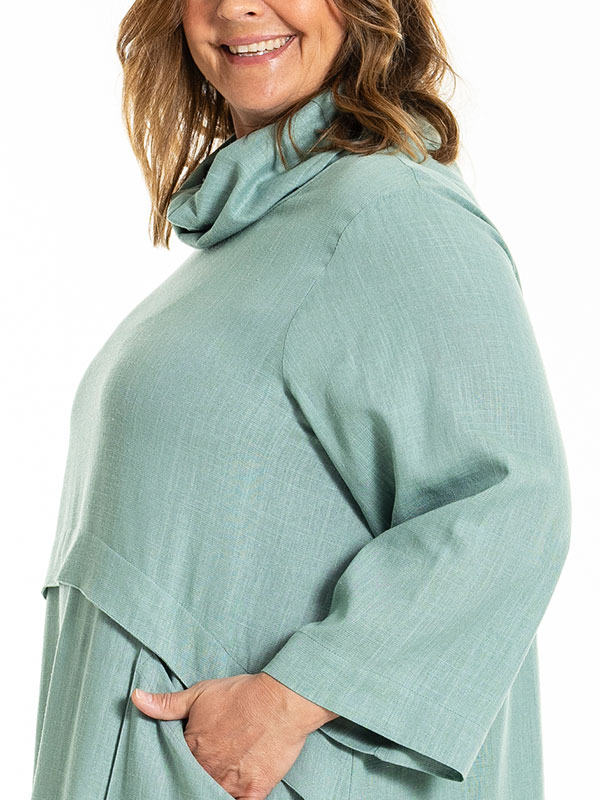 HEDDI - Plus Size Kjole fra Gozzip