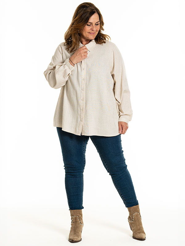 KARINA - Plus Size Skjorte fra Gozzip