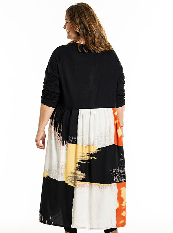 ILLONA - Plus Size Kjole fra Gozzip