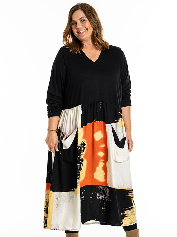 ILLONA - Plus Size Kjole fra Gozzip
