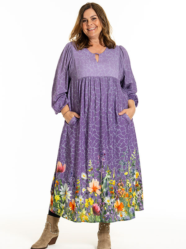 ILSE - Plus Size Kjole fra Gozzip