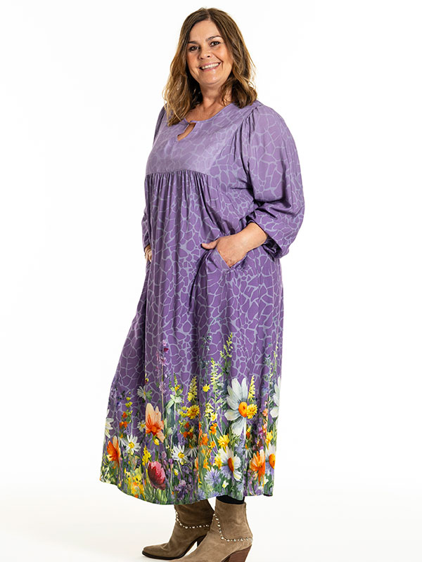 ILSE - Plus Size Kjole fra Gozzip
