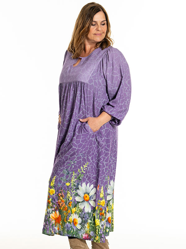 ILSE - Plus Size Kjole fra Gozzip