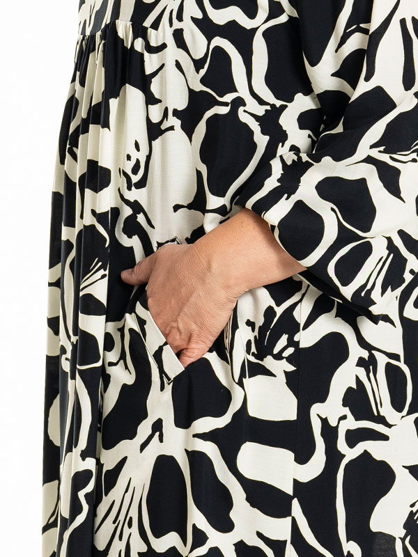 BETINE - Plus Size Kjole fra Gozzip