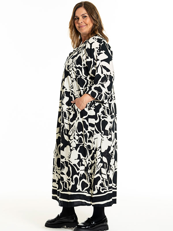 BETINE - Plus Size Kjole fra Gozzip