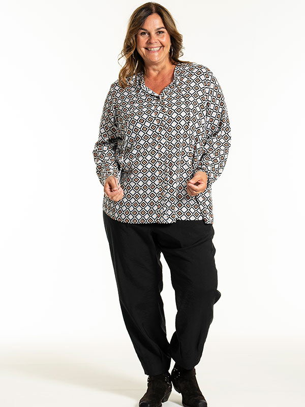 JANETT - Plus Size Bluse fra Gozzip