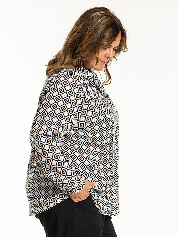 JANETT - Plus Size Bluse fra Gozzip