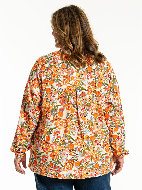 JANETT - Plus Size Bluse fra Gozzip
