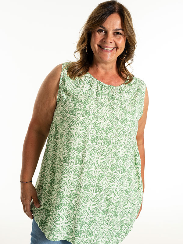 BEATA - Plus Size Topp fra Gozzip