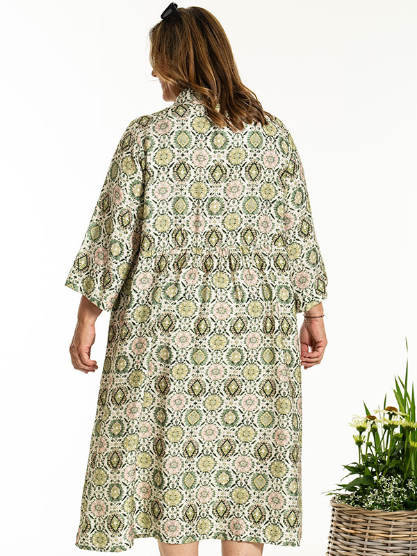 ANN-LOUISE - Plus Size Kjole fra Gozzip