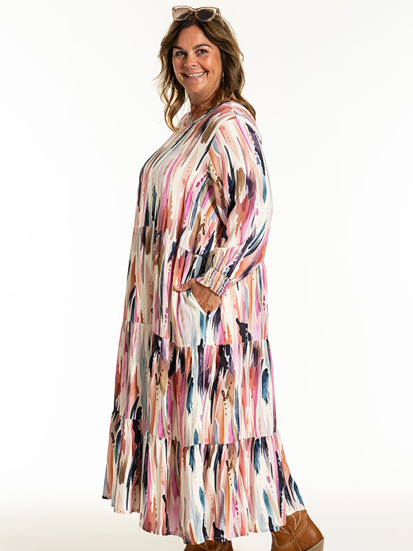 SUSSIE - Plus Size Kjole fra Gozzip