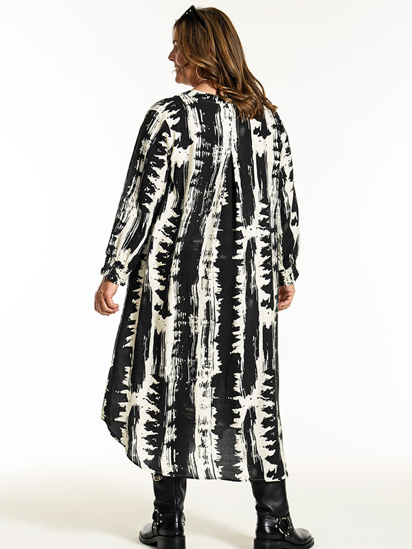 VALDIS - Plus Size Kjole fra Gozzip