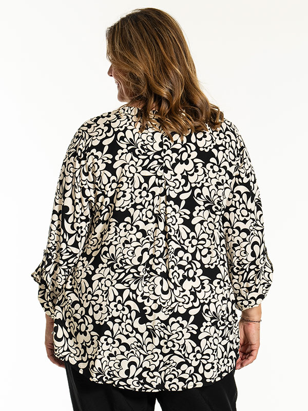 BILLIE - Plus Size Bluse fra Gozzip