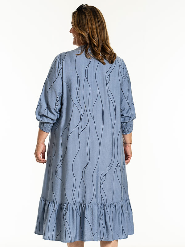 SIGRUN - Plus Size Kjole fra Gozzip