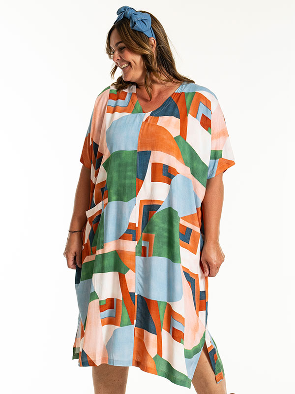 JUSTINA - Plus Size Kjole fra Gozzip