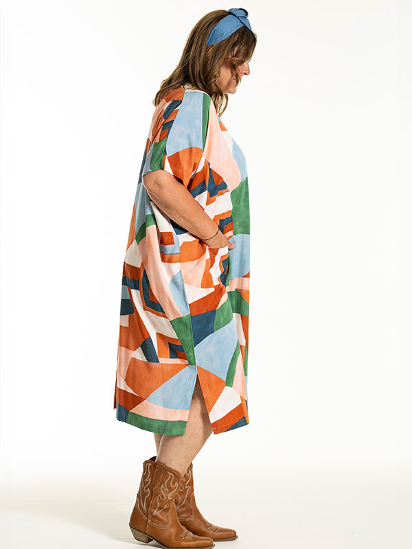 JUSTINA - Plus Size Kjole fra Gozzip