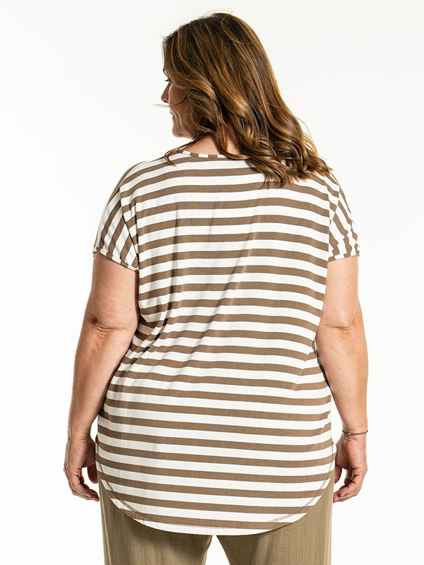 GITTE - Plus Size T-shirt fra Gozzip