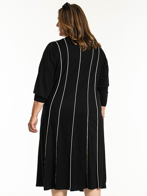 JO - Plus Size Kjole fra Gozzip