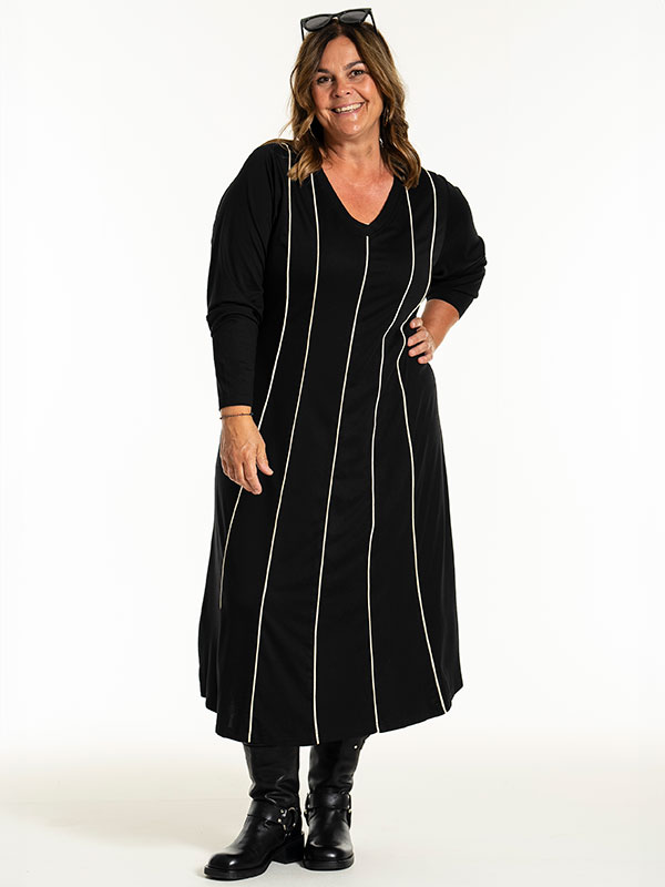 JO - Plus Size Kjole fra Gozzip