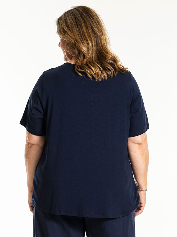 BIRKA - Plus Size T-shirt fra Gozzip