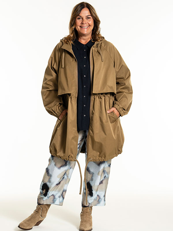 JUDIE - Plus Size Frakk fra Gozzip