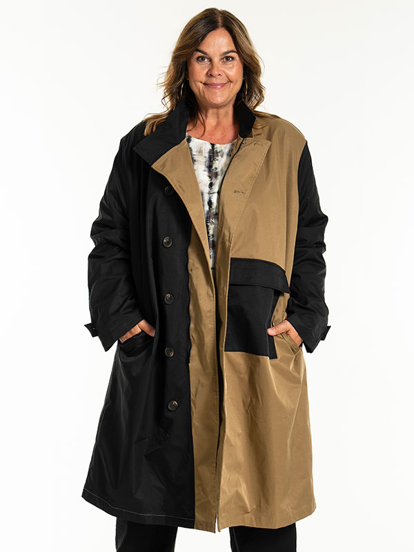 JULLA - Plus Size Frakk fra Gozzip