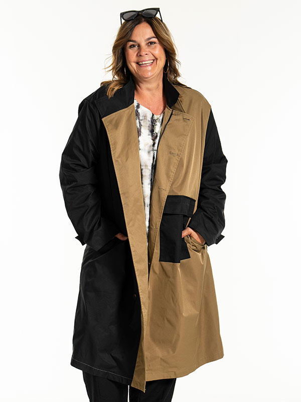JULLA - Plus Size Frakk fra Gozzip