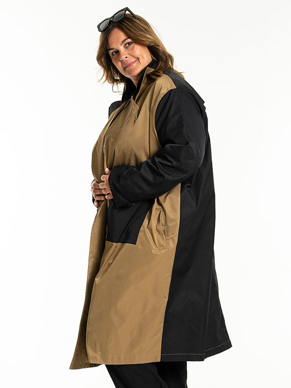 JULLA - Plus Size Frakk fra Gozzip