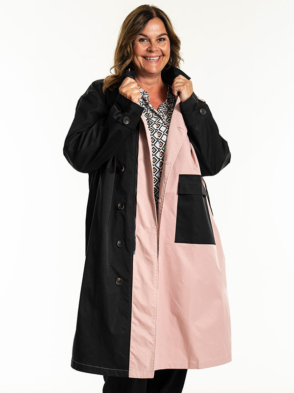 JULLA - Plus Size Frakk fra Gozzip