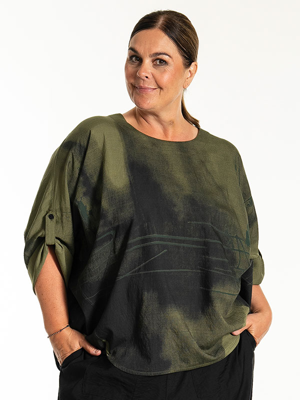 KLEO - Plus Size Bluse fra Gozzip Black
