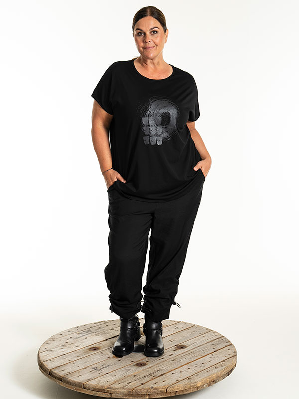 KASSIA - Plus Size Bukser fra Gozzip Black